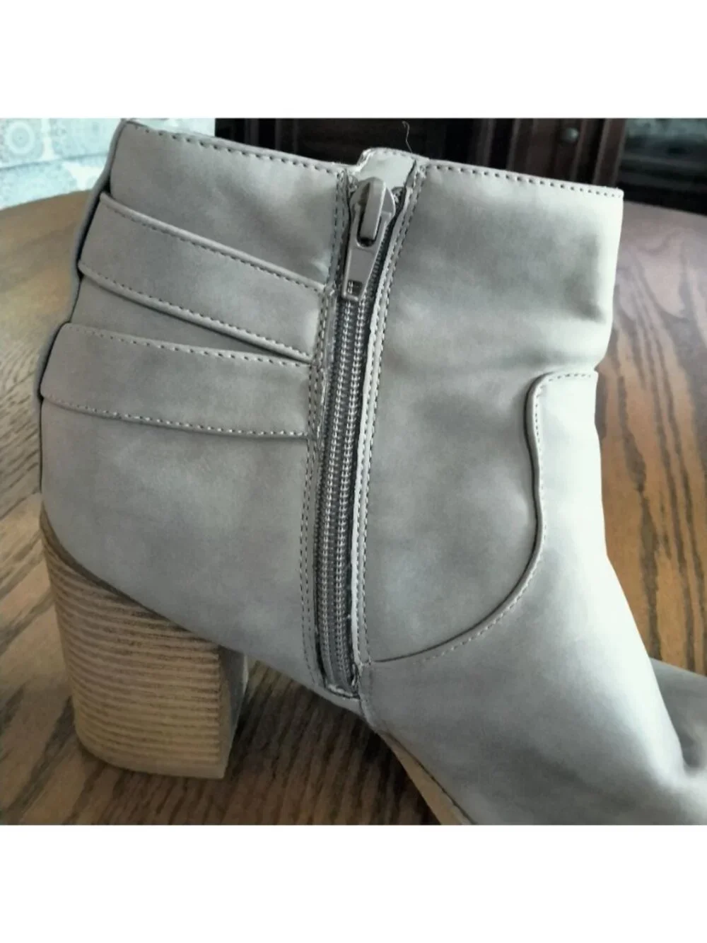 Carl womens gray